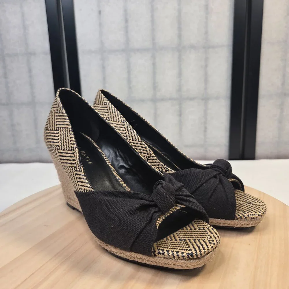 Kelly & Katie Beige & Black Espadrille Wedge Peep Toe Sandals Women US 9.5